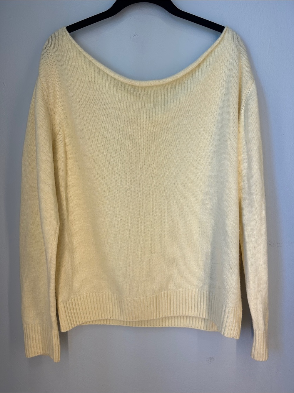 Off-the-Shoulder Lightweight Sweater in Cream Yallow